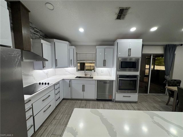 1930 NE 13th CT, Cape Coral, FL 33909
