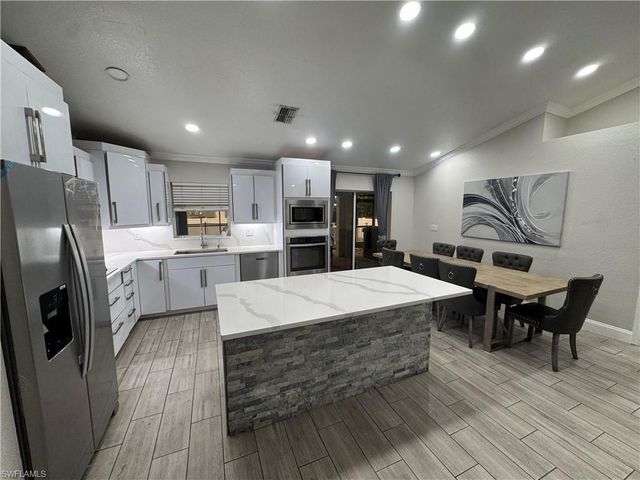 1930 NE 13th CT, Cape Coral, FL 33909