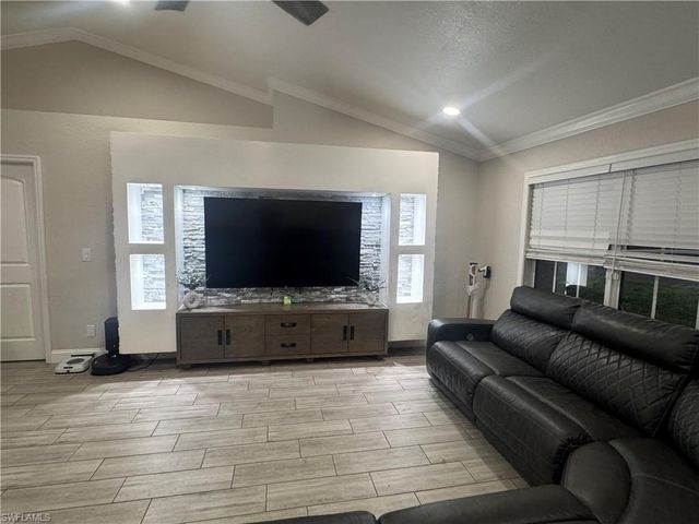 1930 NE 13th CT, Cape Coral, FL 33909