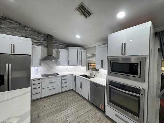 1930 NE 13th CT, Cape Coral, FL 33909
