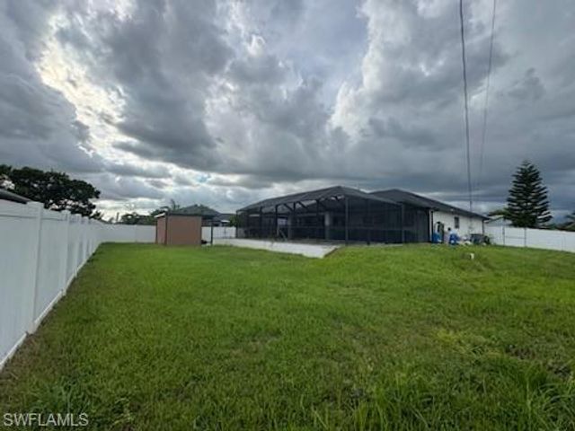 1930 NE 13th CT, Cape Coral, FL 33909