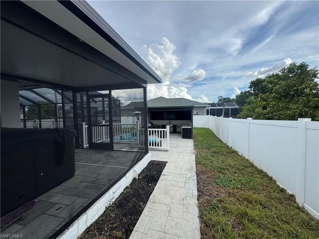 1930 NE 13th CT, Cape Coral, FL 33909