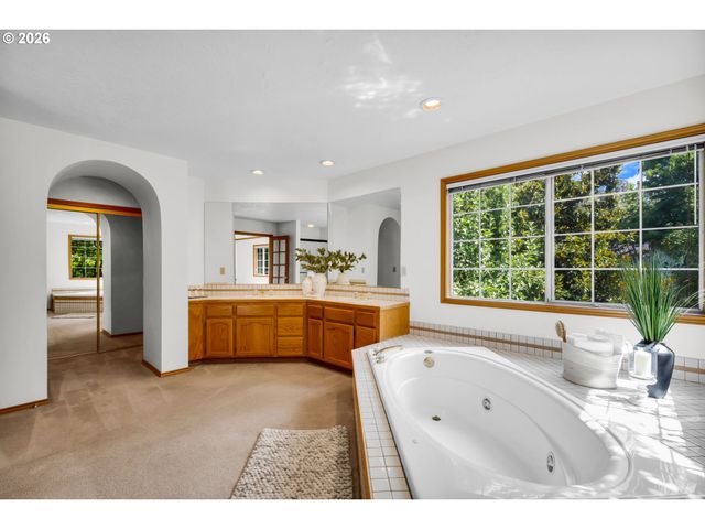 5504 WESTFIELD Ct, Lake Oswego, OR 97035