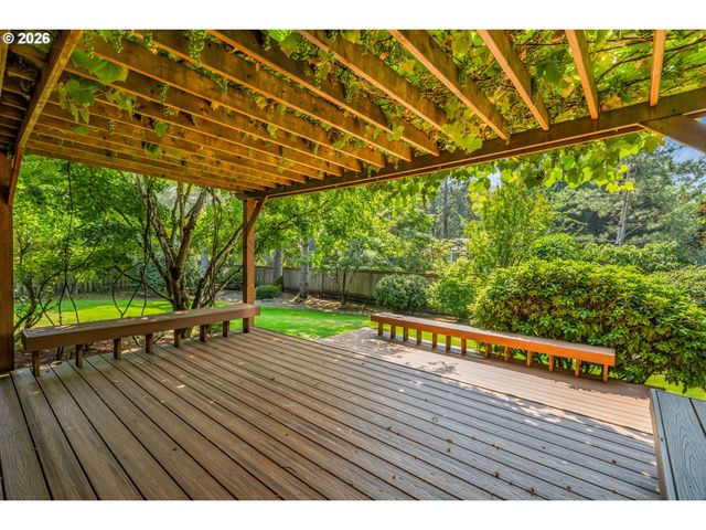5504 WESTFIELD Ct, Lake Oswego, OR 97035