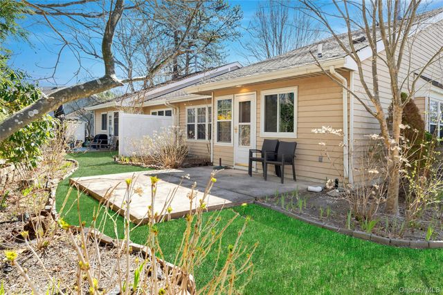 82 Glen Drive, Ridge, NY 11961