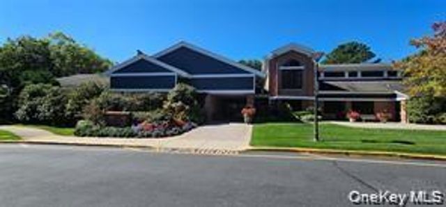 82 Glen Drive, Ridge, NY 11961