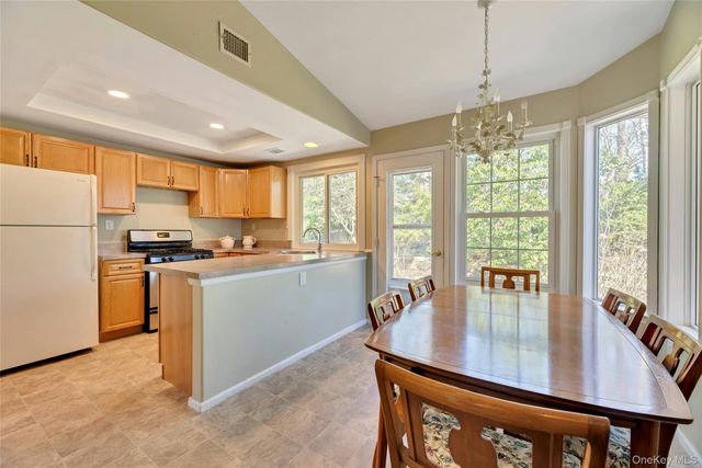 82 Glen Drive, Ridge, NY 11961