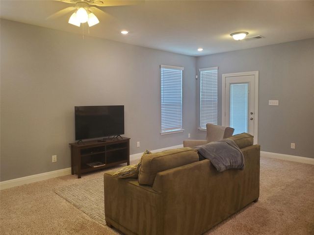 313 Los Cobos LN, Georgetown, TX 78626