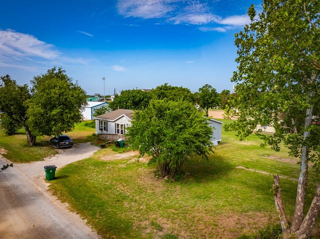 902 Commerce Street, Newcastle, TX 76372