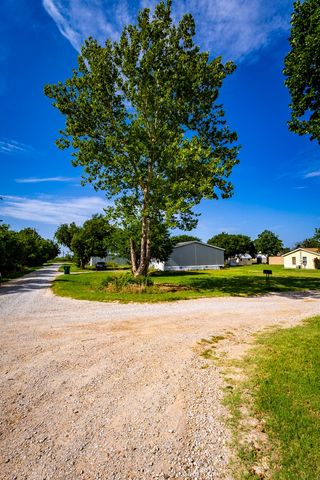 902 Commerce Street, Newcastle, TX 76372