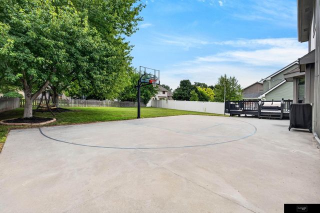 17802 Monroe Street, Omaha, NE 68135