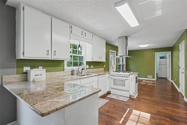 285 Creekside Way, Mcdonough, GA 30252