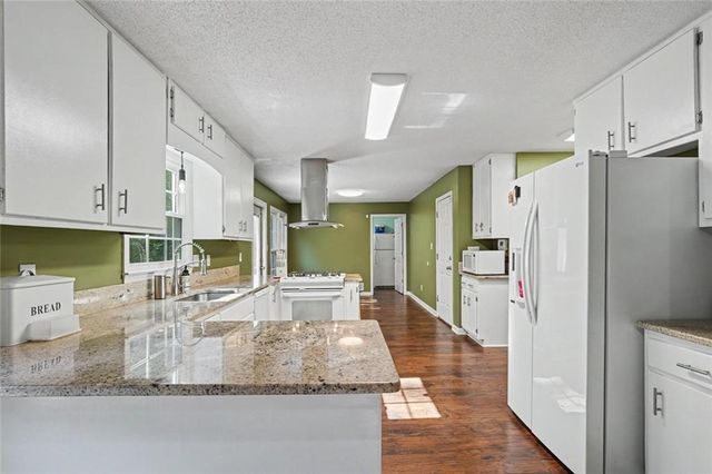 285 Creekside Way, Mcdonough, GA 30252