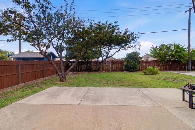 7029 Brookdale Drive, Watauga, TX 76148
