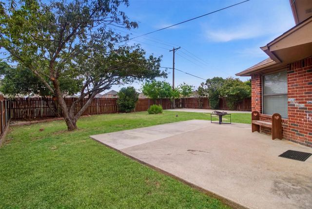 7029 Brookdale Drive, Watauga, TX 76148