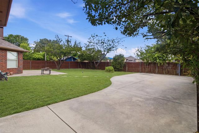 7029 Brookdale Drive, Watauga, TX 76148