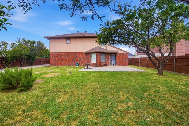 7029 Brookdale Drive, Watauga, TX 76148