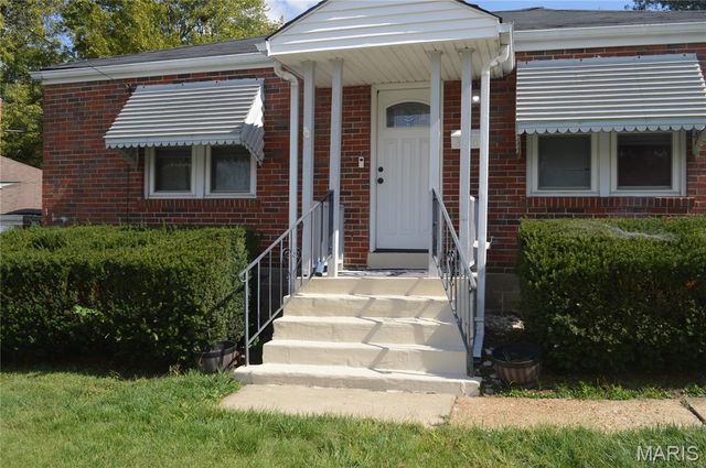 3520 Wismer Road, Breckenridge Hills, MO 63074