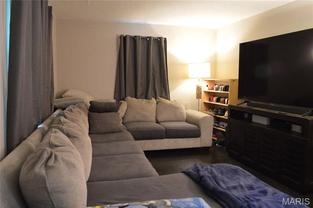 3520 Wismer Road, Breckenridge Hills, MO 63074