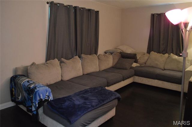 3520 Wismer Road, Breckenridge Hills, MO 63074