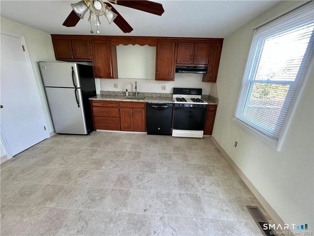 15 Meadowrue Drive 15, Glastonbury, CT 06033