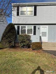 15 Meadowrue Drive 15, Glastonbury, CT 06033