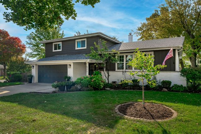 522 E Park Manor Court, Elmhurst, IL 60126