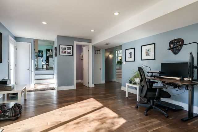 522 E Park Manor Court, Elmhurst, IL 60126