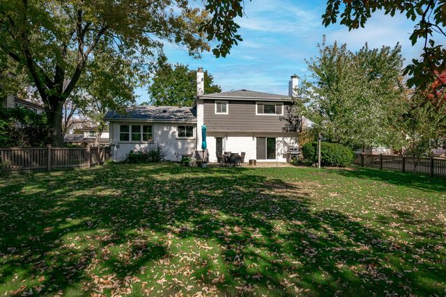 522 E Park Manor Court, Elmhurst, IL 60126