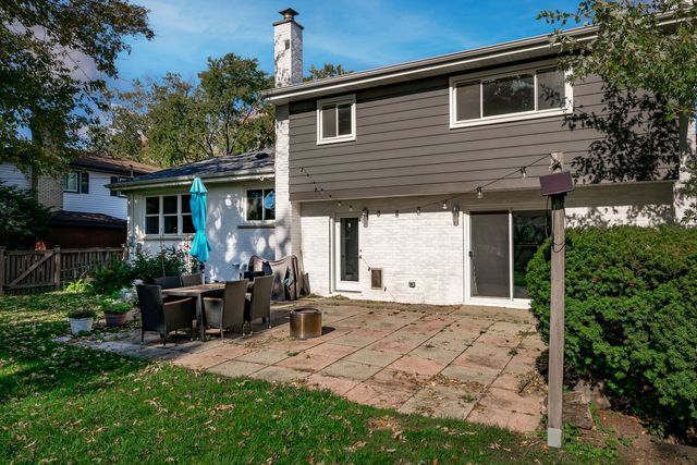 522 E Park Manor Court, Elmhurst, IL 60126