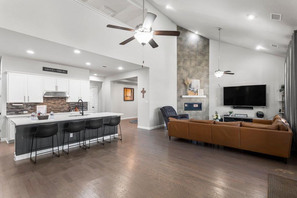 4212 Dutchman DR, Pflugerville, TX 78660