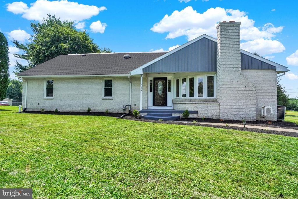 1005 2ND AVE, Manchester, PA 17345