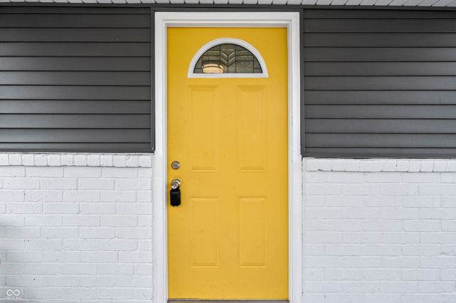 10961 W Hillview Place, Columbus, IN 47201