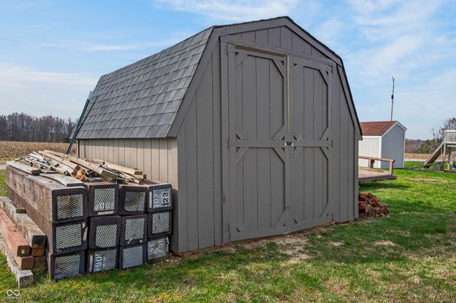 10961 W Hillview Place, Columbus, IN 47201