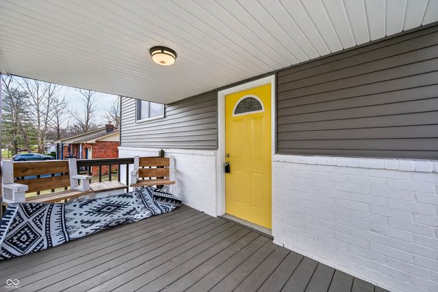 10961 W Hillview Place, Columbus, IN 47201