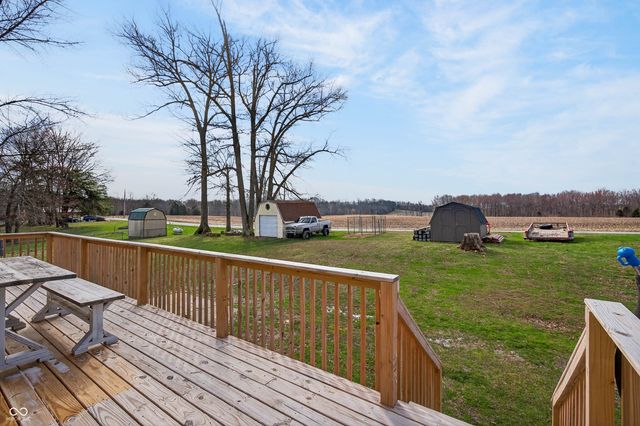 10961 W Hillview Place, Columbus, IN 47201