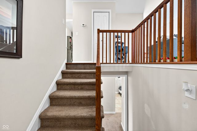 10961 W Hillview Place, Columbus, IN 47201