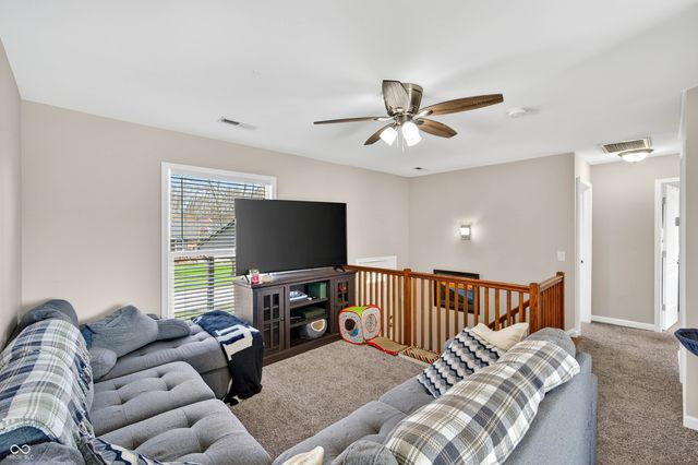 10961 W Hillview Place, Columbus, IN 47201