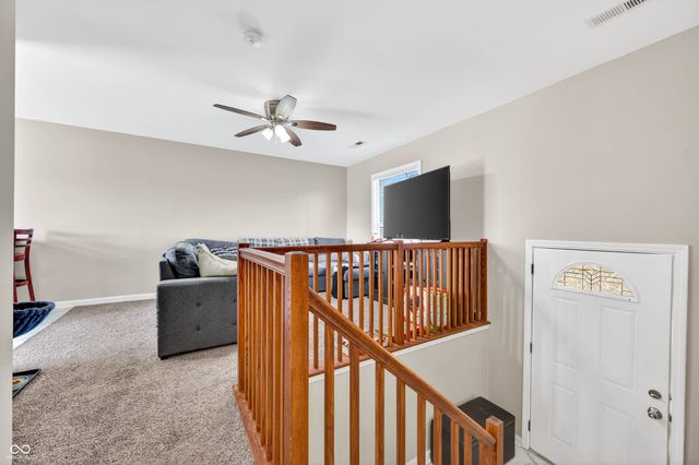 10961 W Hillview Place, Columbus, IN 47201