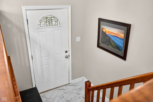 10961 W Hillview Place, Columbus, IN 47201