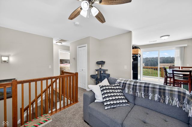 10961 W Hillview Place, Columbus, IN 47201