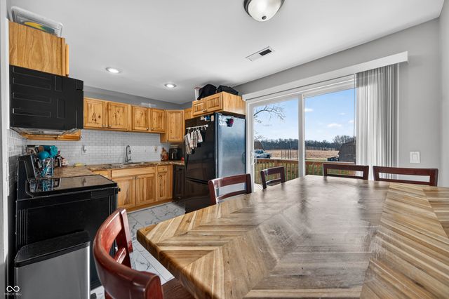 10961 W Hillview Place, Columbus, IN 47201