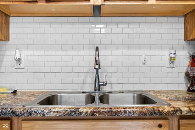 10961 W Hillview Place, Columbus, IN 47201