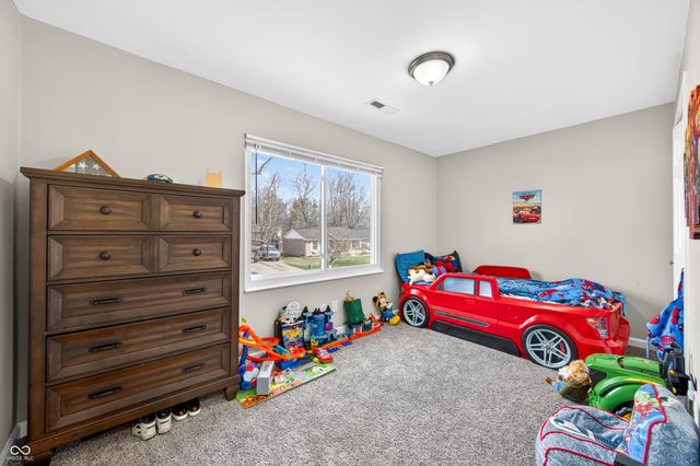 10961 W Hillview Place, Columbus, IN 47201