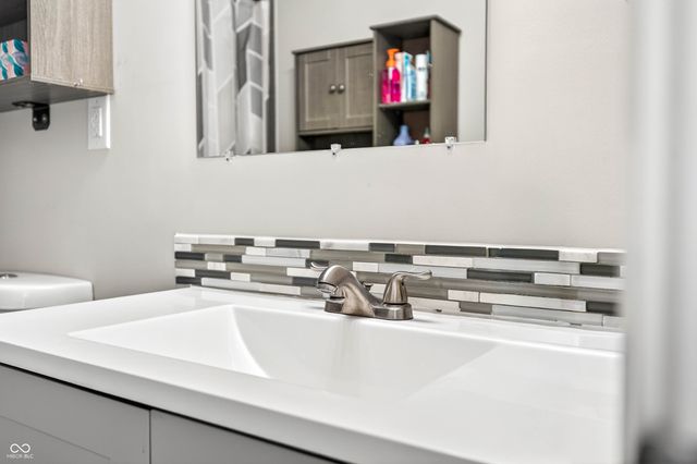 10961 W Hillview Place, Columbus, IN 47201