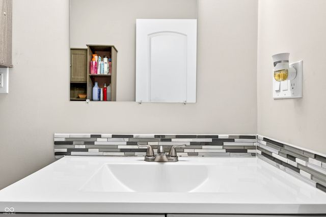 10961 W Hillview Place, Columbus, IN 47201