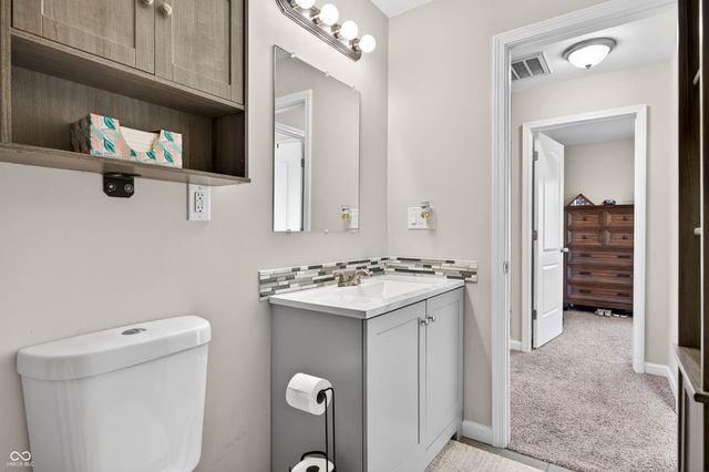 10961 W Hillview Place, Columbus, IN 47201