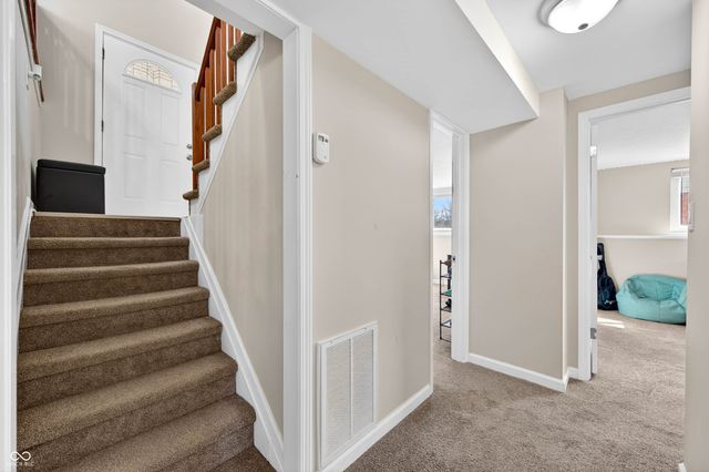 10961 W Hillview Place, Columbus, IN 47201