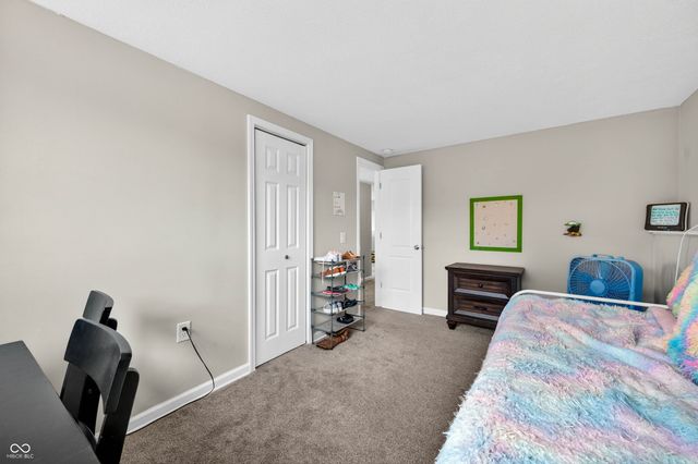 10961 W Hillview Place, Columbus, IN 47201