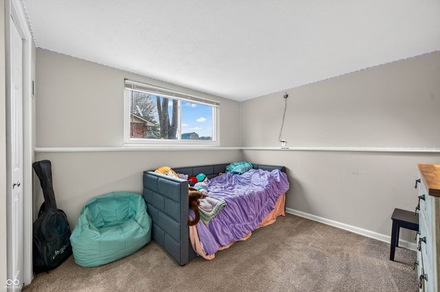 10961 W Hillview Place, Columbus, IN 47201